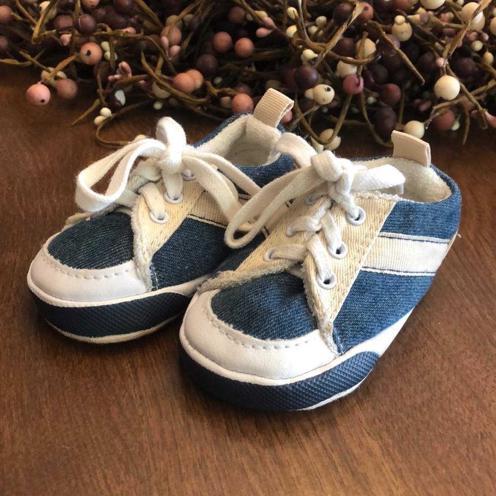 🍄FADED GLORY Sneakers - Size 2!!!